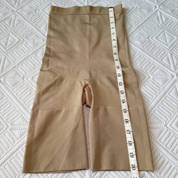 SPANX High Waist Mid Thigh Shapewear Shorts Size M - Picture 3 of 7
